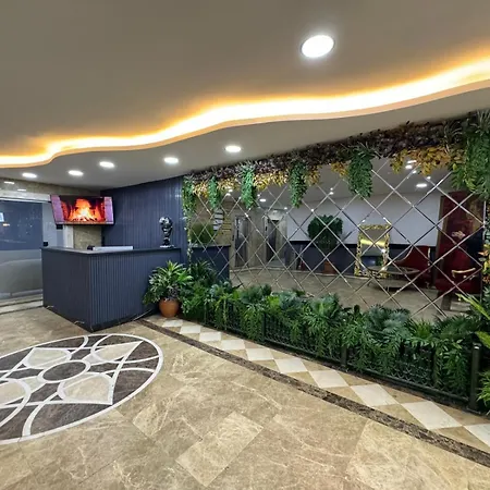 Trio Palace Aparthotel *