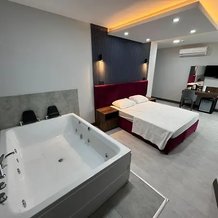 Trio Palace Aparthotel *