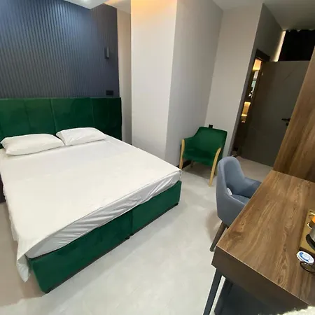 Aparthotel Trio Palace