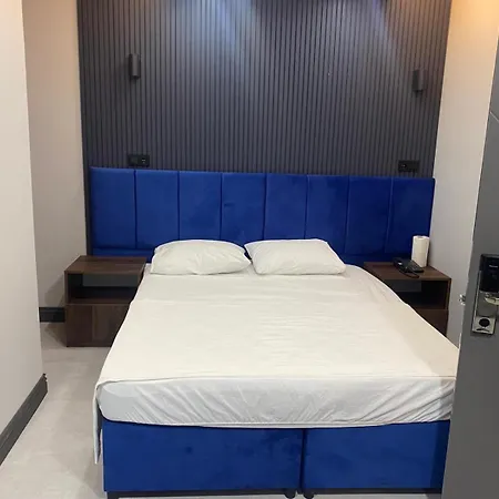 Trio Palace 3*